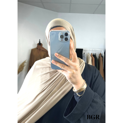 Hijab Jersey Coton Taupe : un hijab doux, respirant et élégant 2